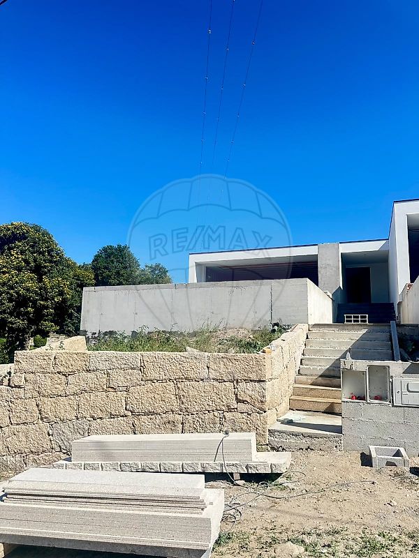 Moradia T3 à venda em Cepães e Fareja, €550.000