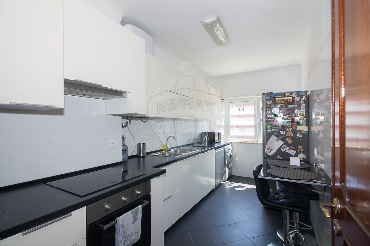 Apartamento T2 à venda em Amadora