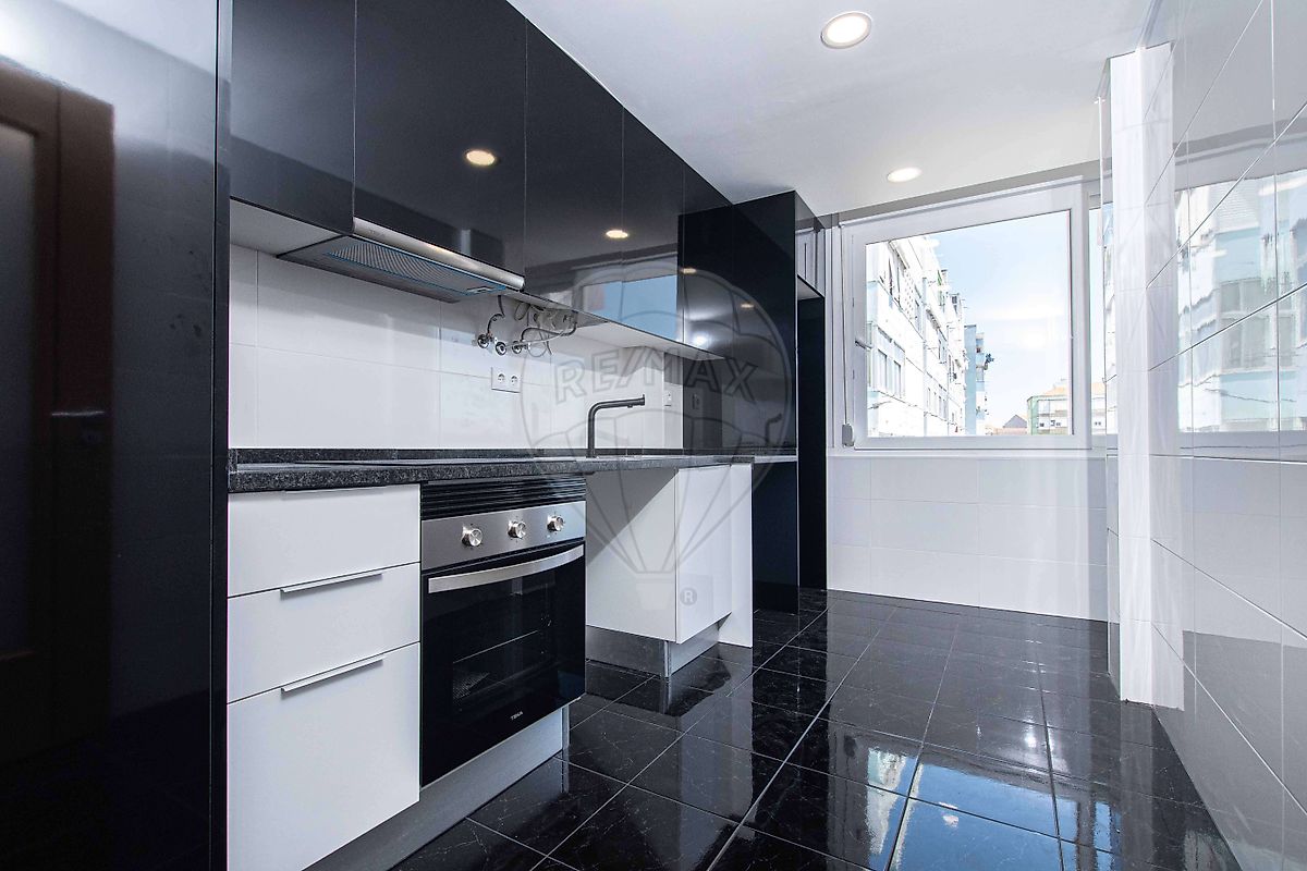 Apartamento T2 à venda em Amadora
