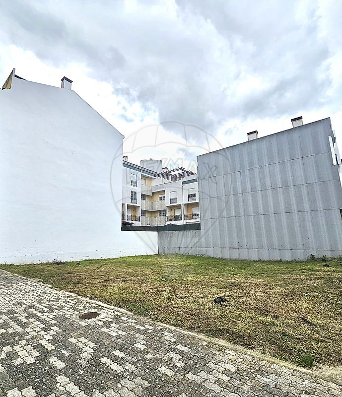 Land for sale in Almeirim, Portugal — €210,000