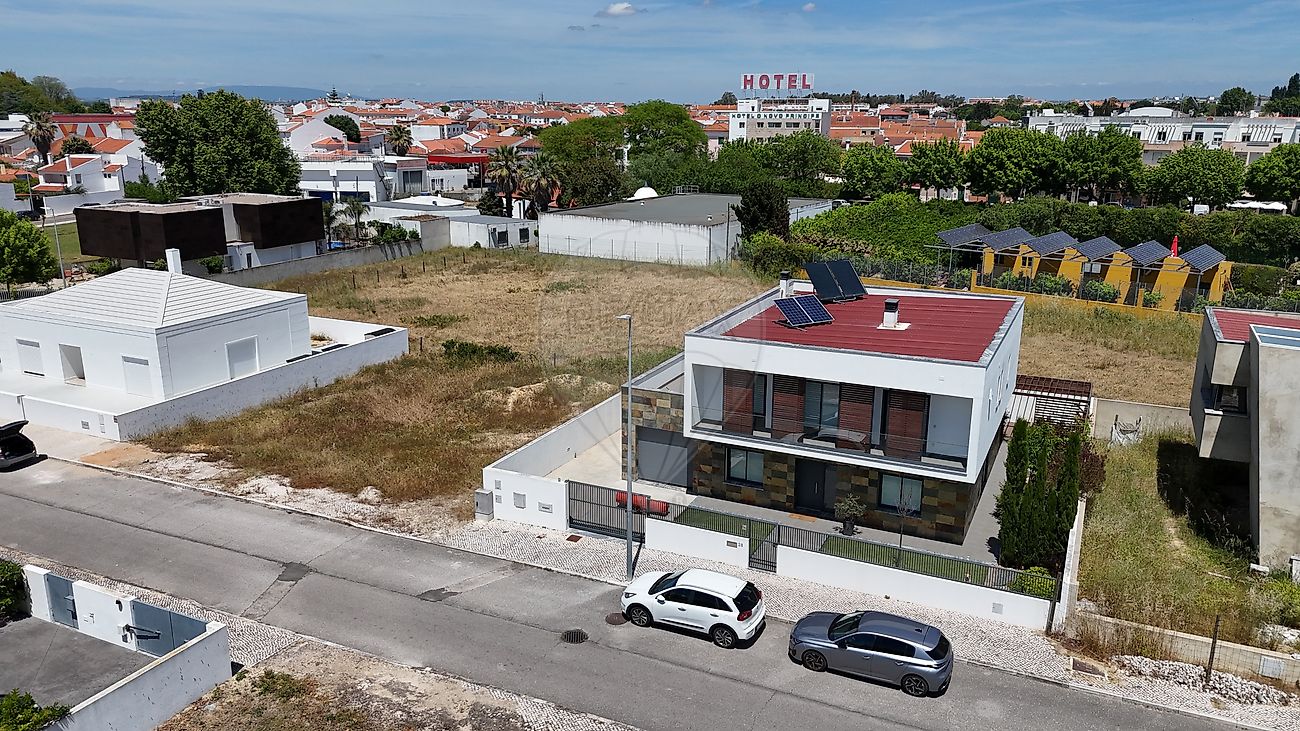 Land for sale in Almeirim, Portugal — €67,000