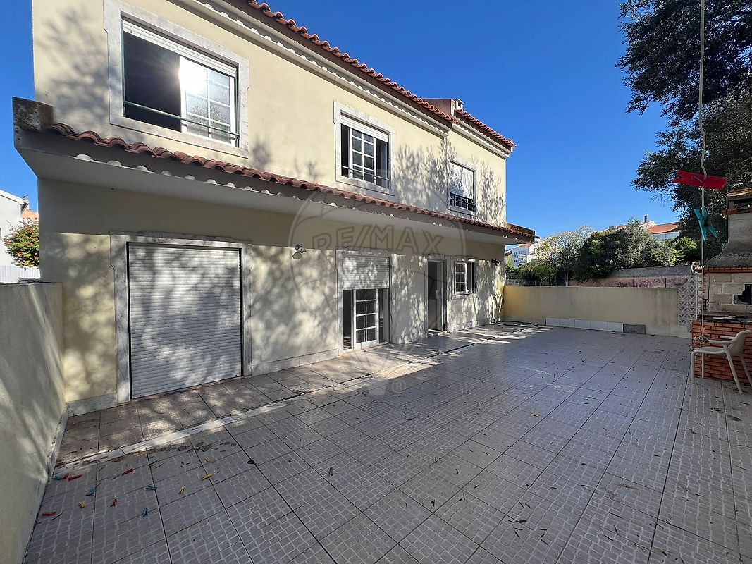 Moradia T4 para venda