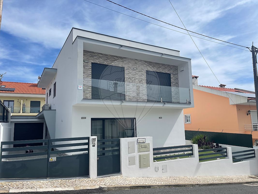 Moradia T3 à venda em Odivelas