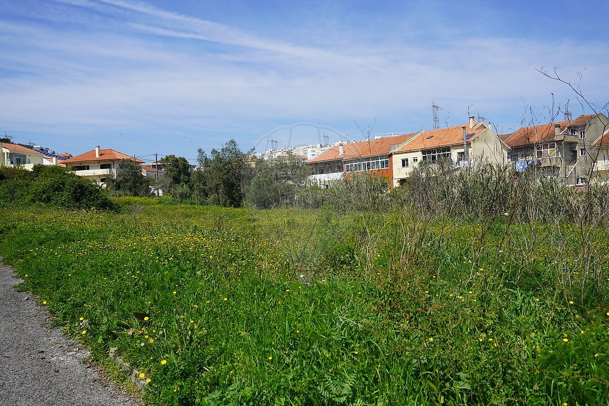 Terreno à venda em Amadora