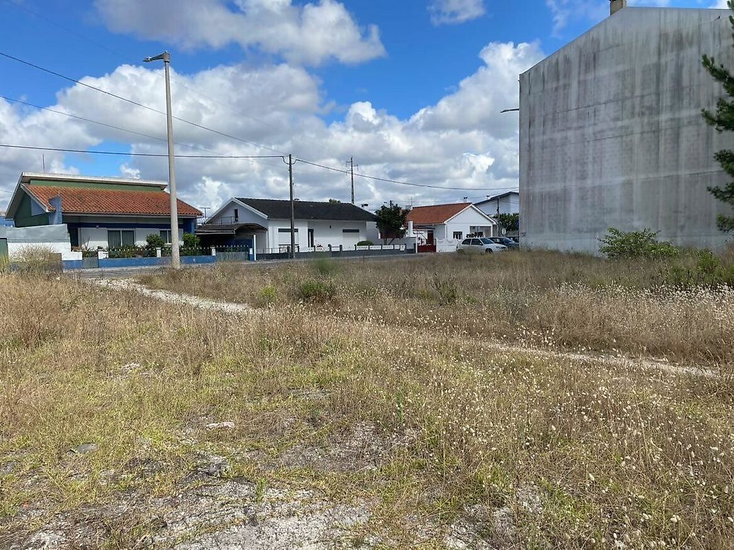 Land for sale in Marinha Grande, Portugal — €130,000