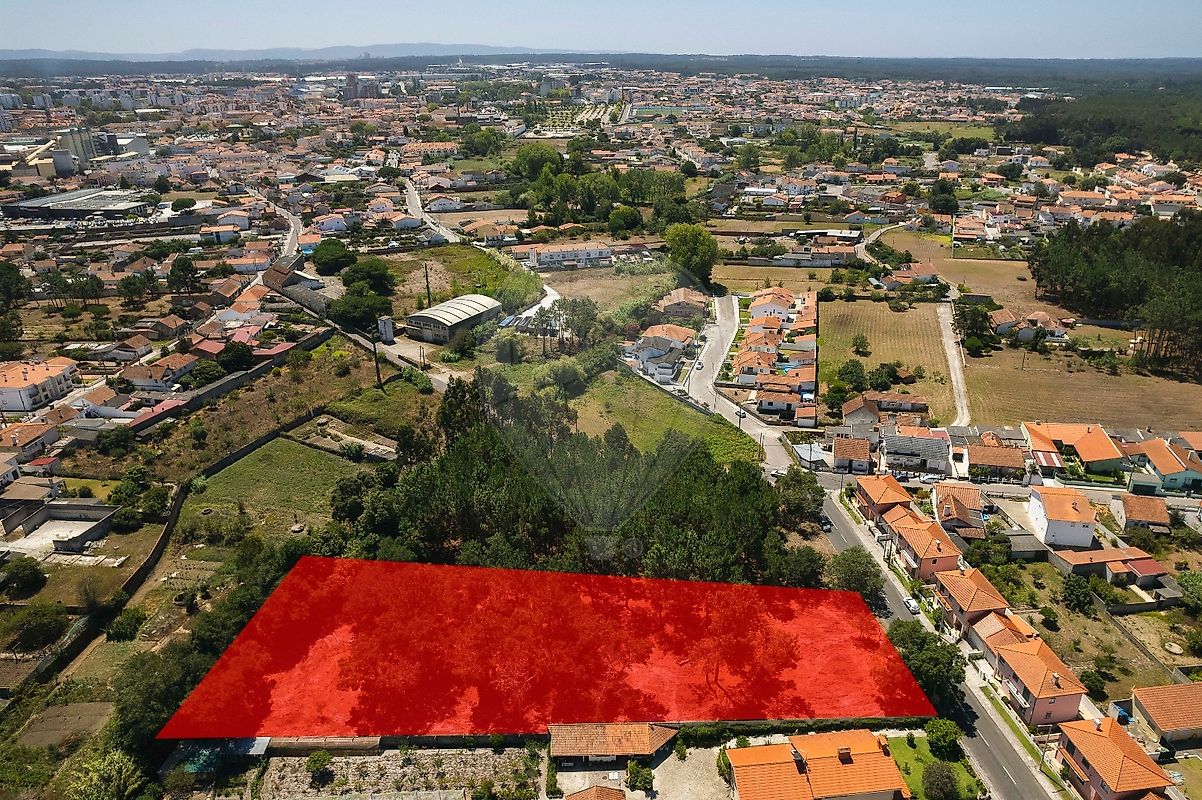 Land for sale in Marinha Grande, Portugal — €105,000