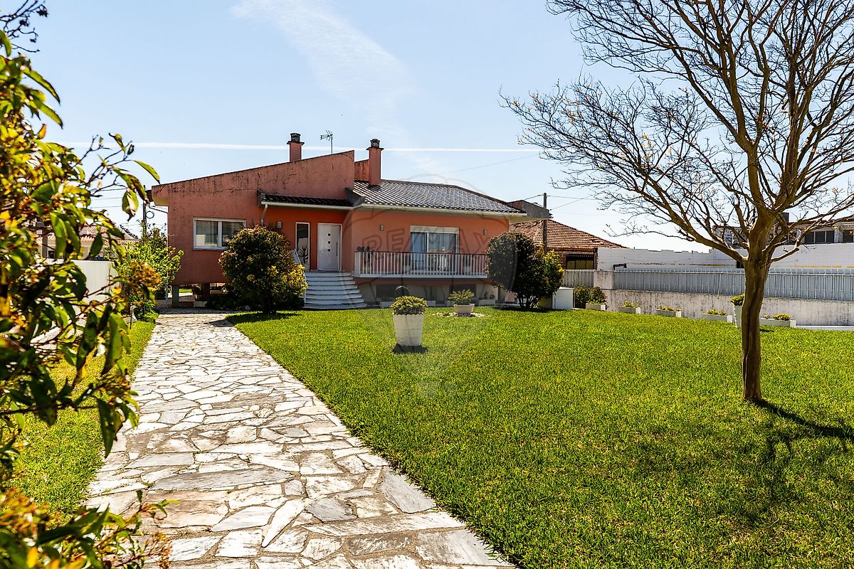 Moradia T4 à venda em Alcobaça