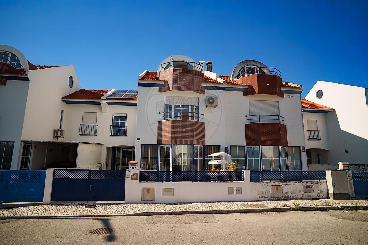 Moradia T4 à venda em Marinha Grande