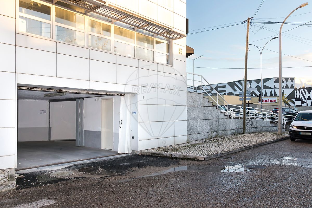 Garagem à venda em Setúbal