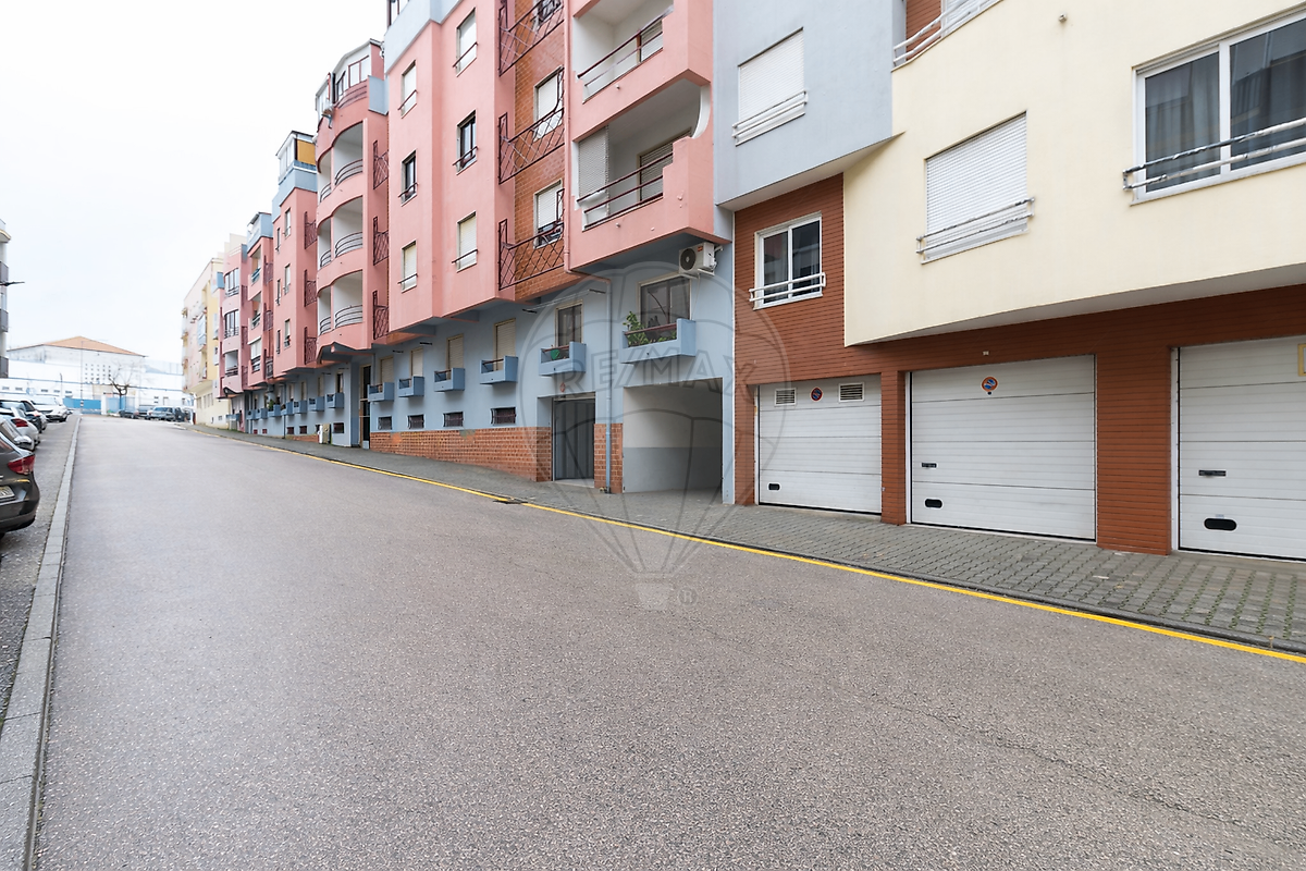 Garagem à venda em Setúbal
