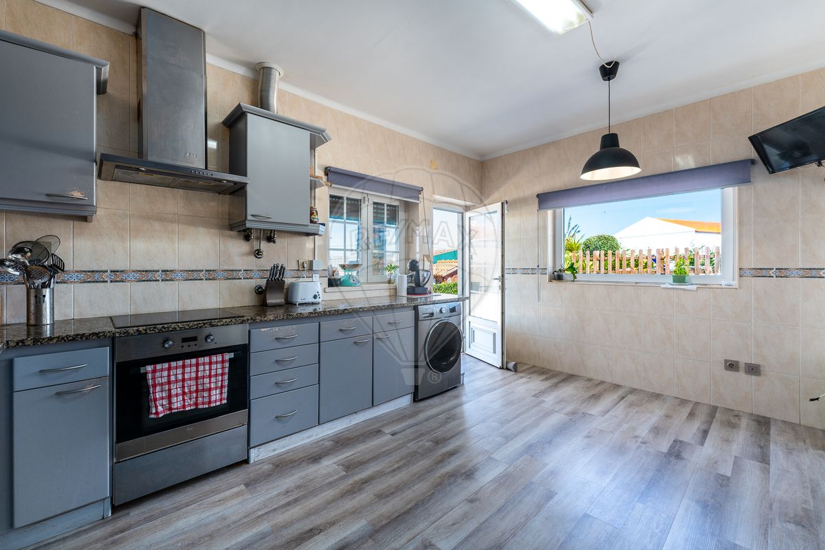 listing 125871049-105 picture-0
