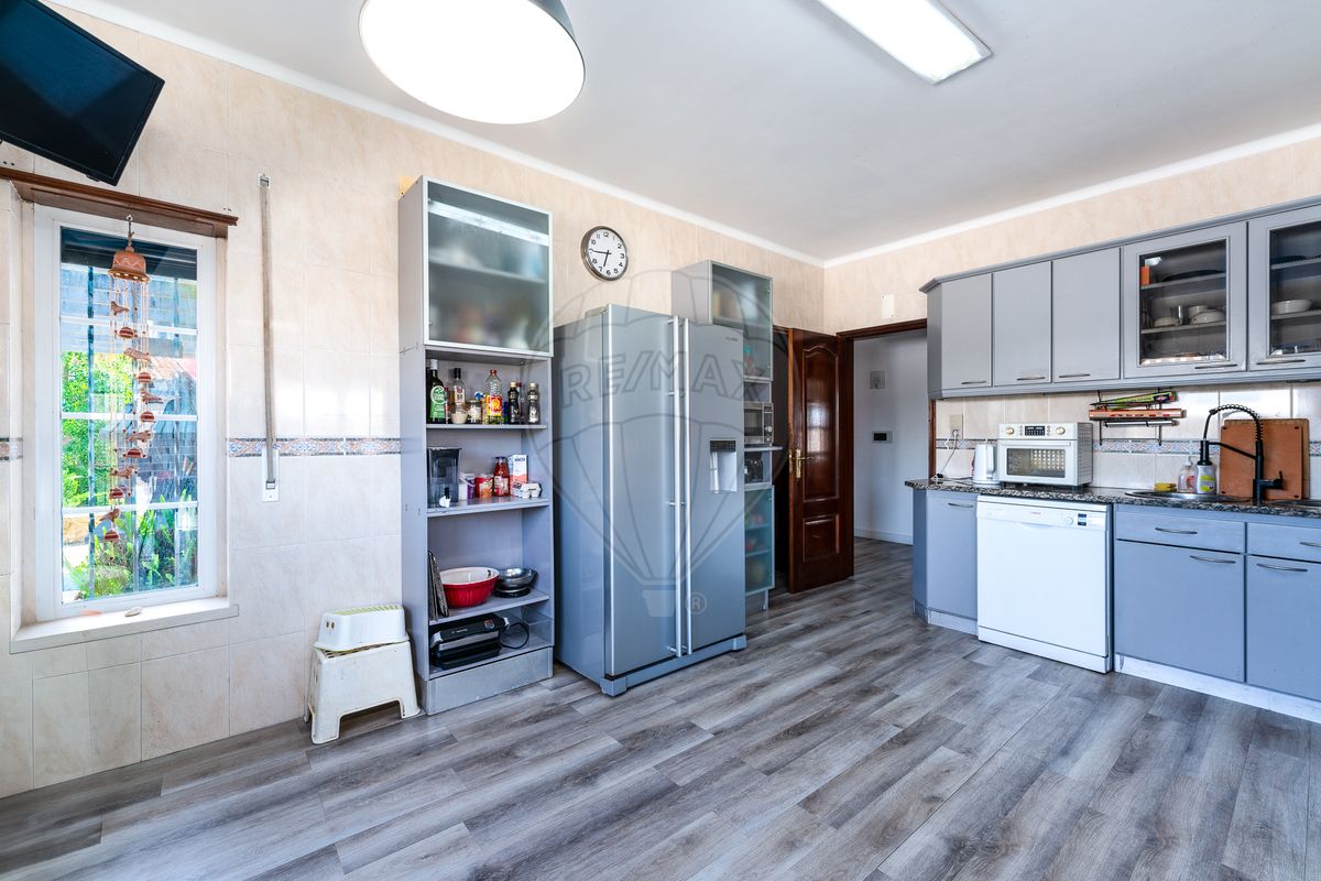 listing 125871049-105 picture-0