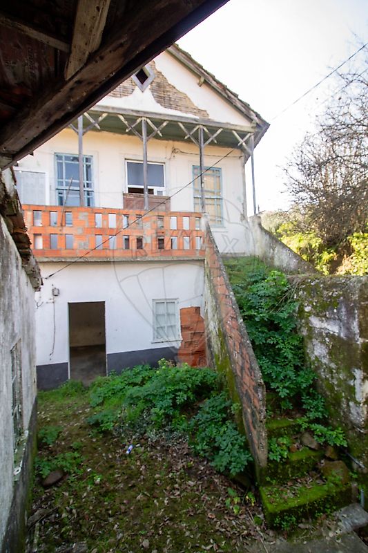 Moradia T3 à venda em Peso da Régua