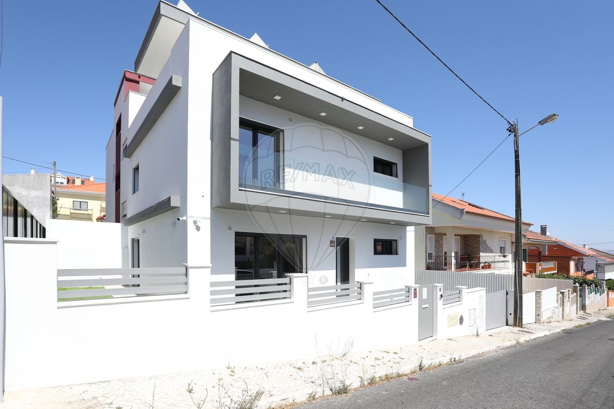 Moradia T4 para venda