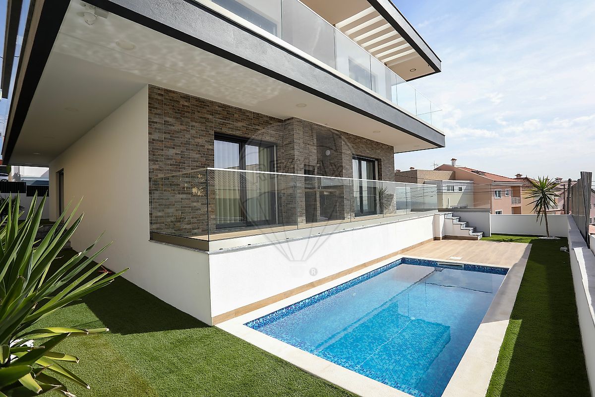 Moradia T4 para venda