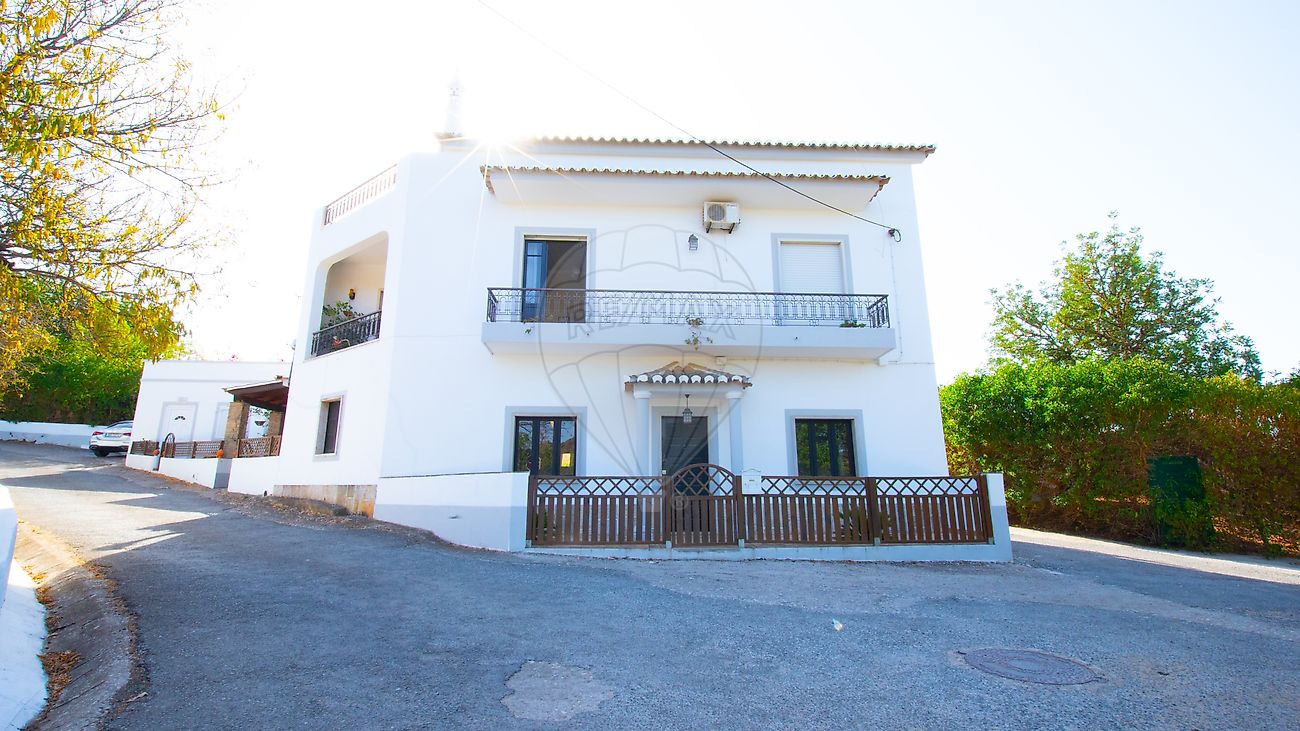 Moradia T4 para venda