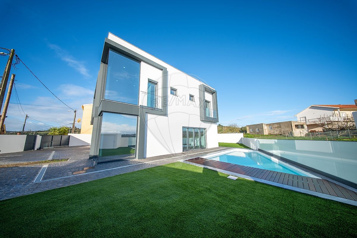 Moradia T5 à venda em Loures