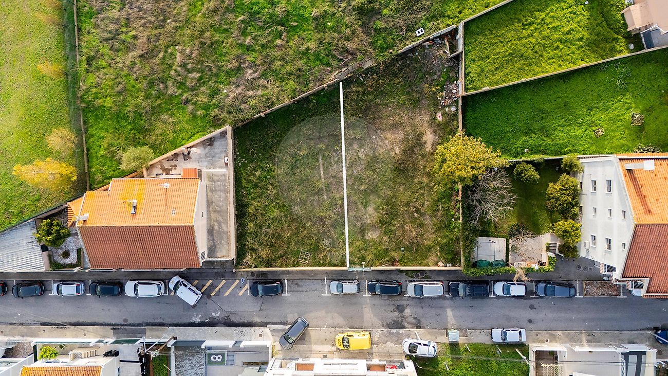 Terreno à venda em Amadora