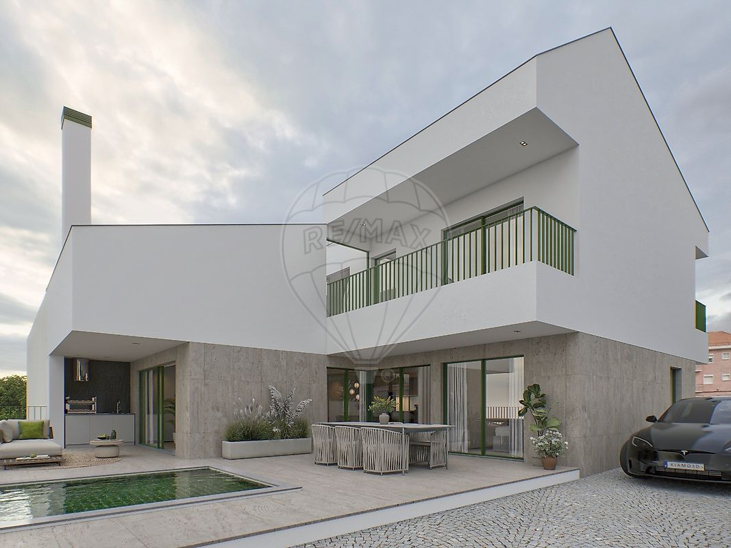 Moradia T4 à venda em Odivelas