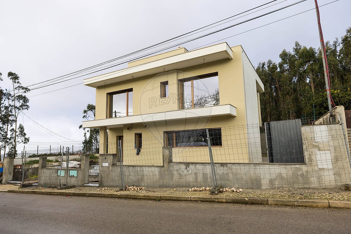 Moradia T3 à venda em Odivelas