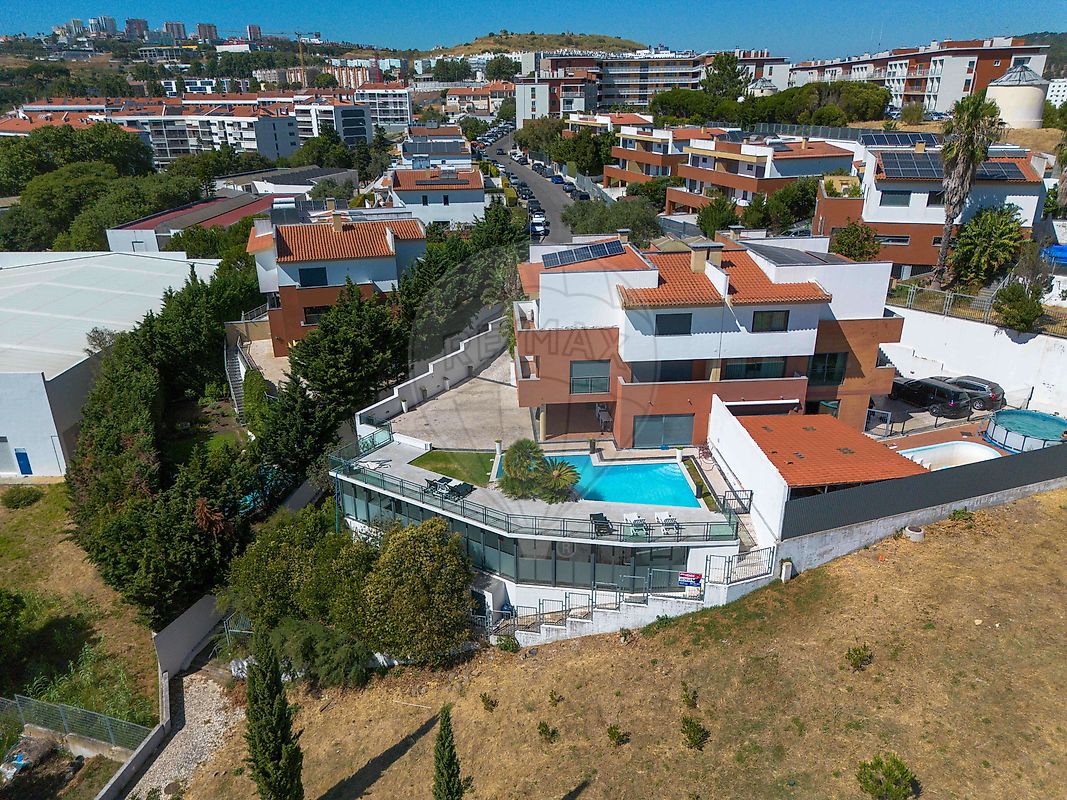 Moradia T4 à venda em Oeiras