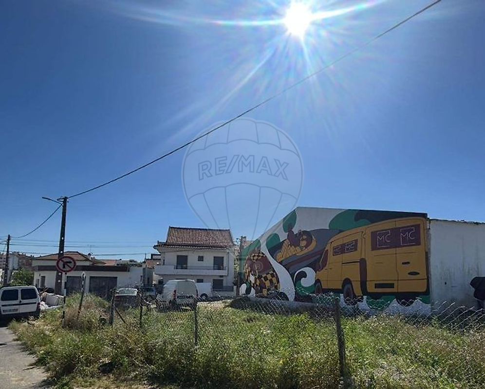 Terreno à venda em Loures