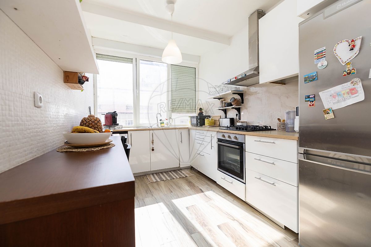 Apartamento T3 à venda em Amadora