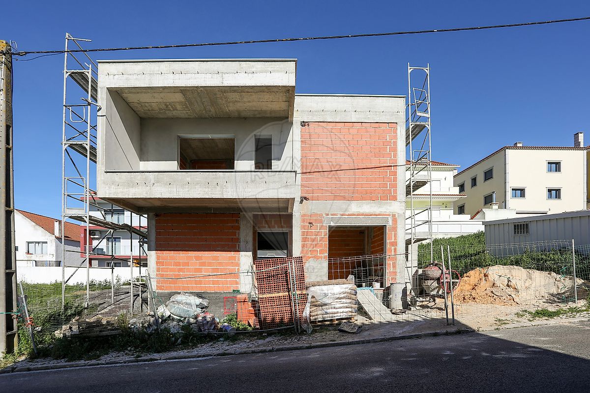 Moradia T4 à venda em Odivelas