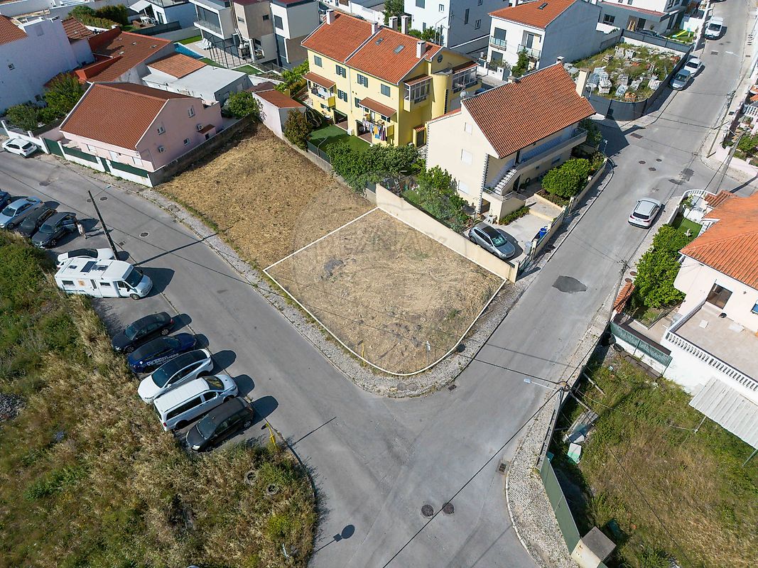 Terreno à venda em Odivelas