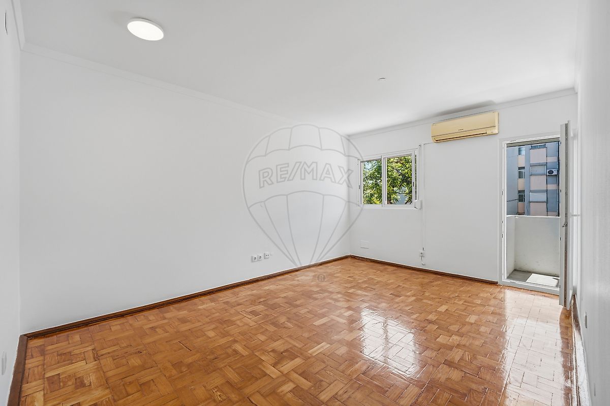 Apartamento T3 à venda em Almada