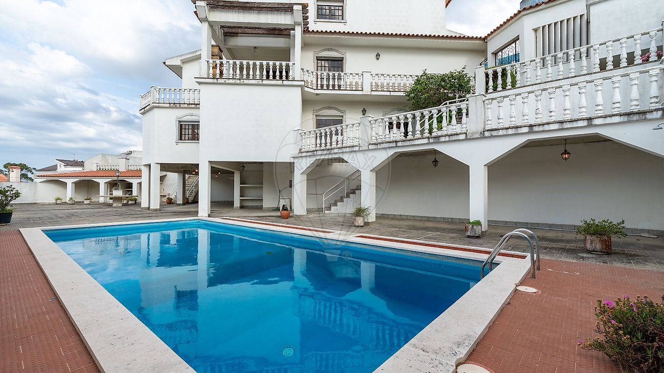 Apartamento T6 à venda em Seixal