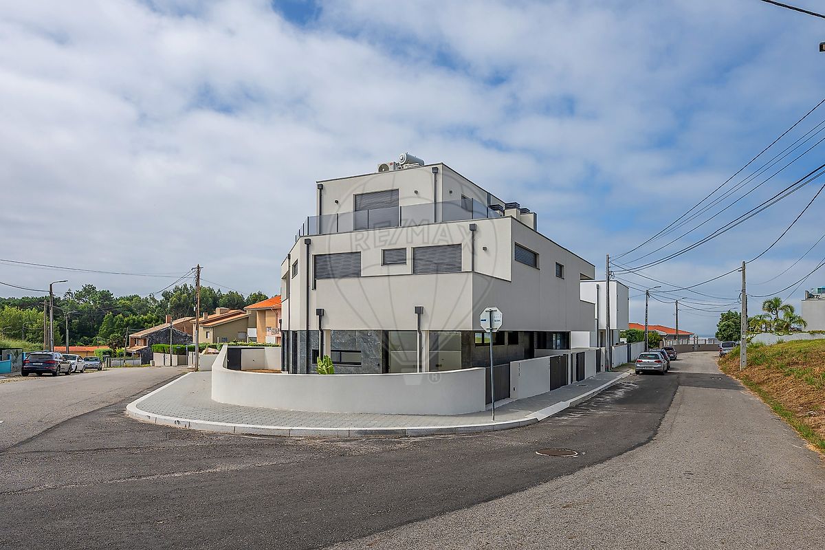 Apartamento T5 à venda em Vila Nova de Gaia