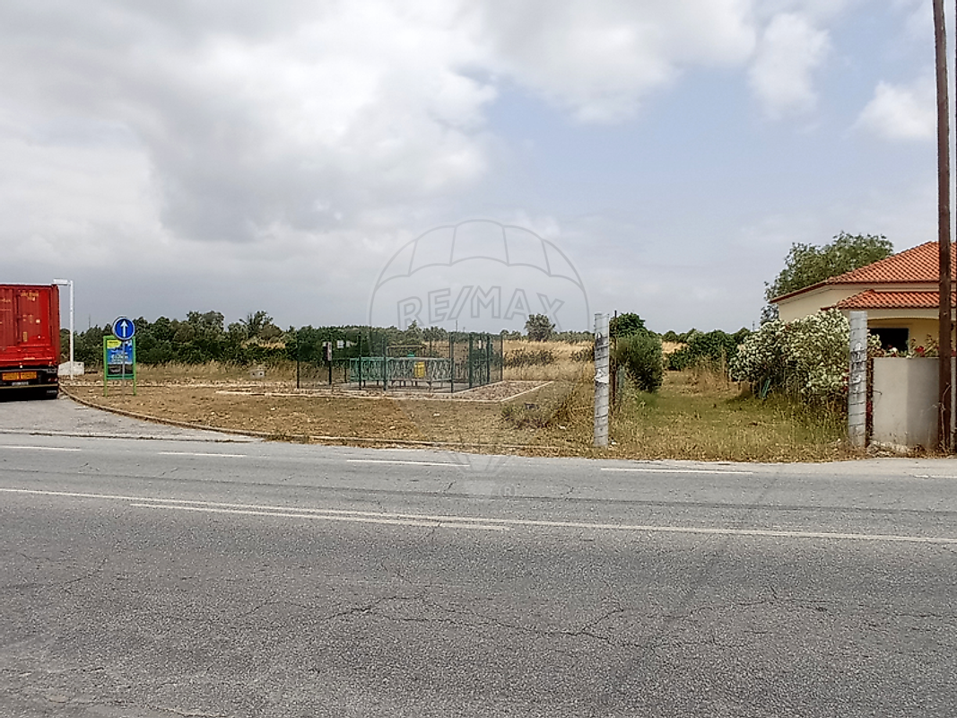 Land for sale in Montijo, Portugal — €125,000