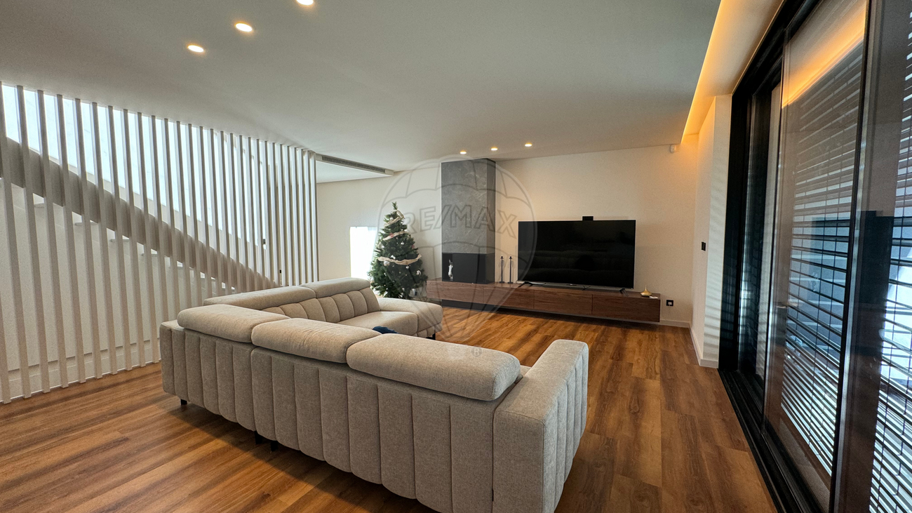 listing 125971010-219 picture-0