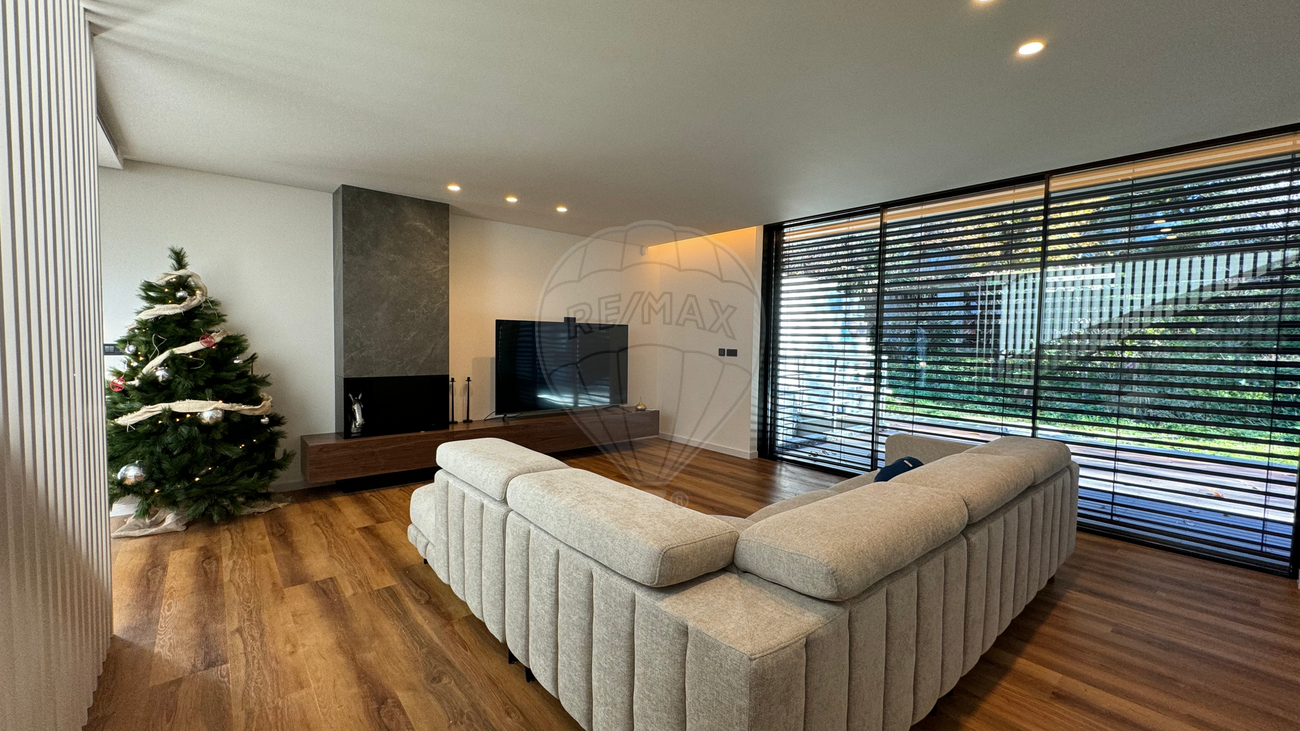 listing 125971010-219 picture-0