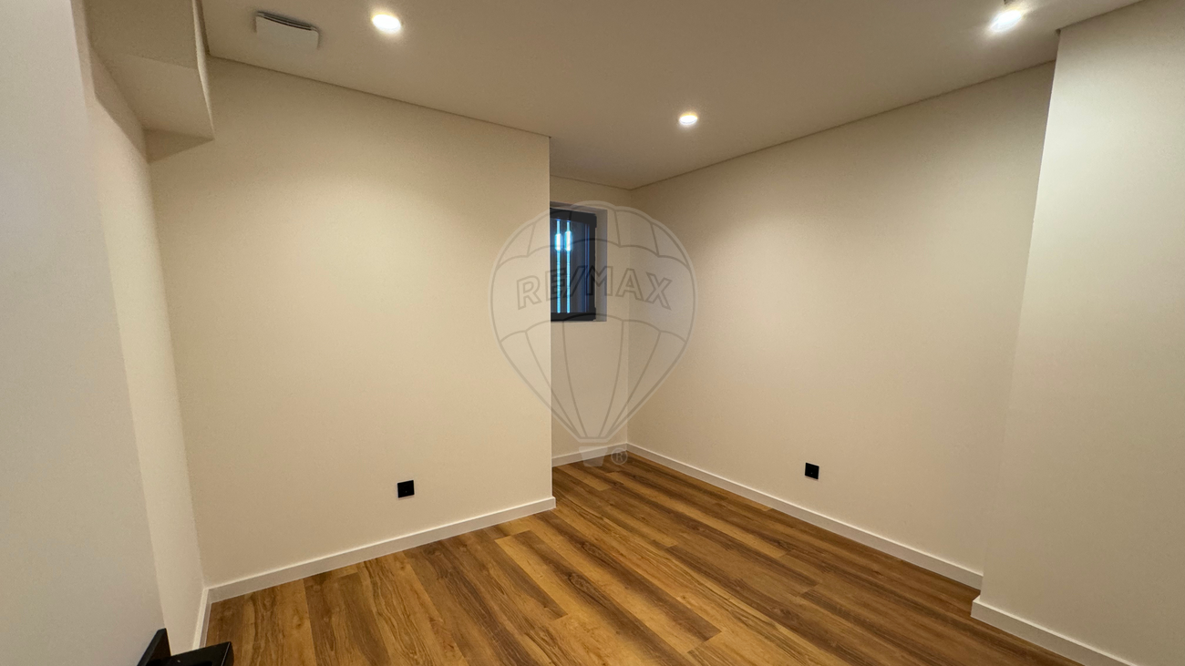 listing 125971010-219 picture-0