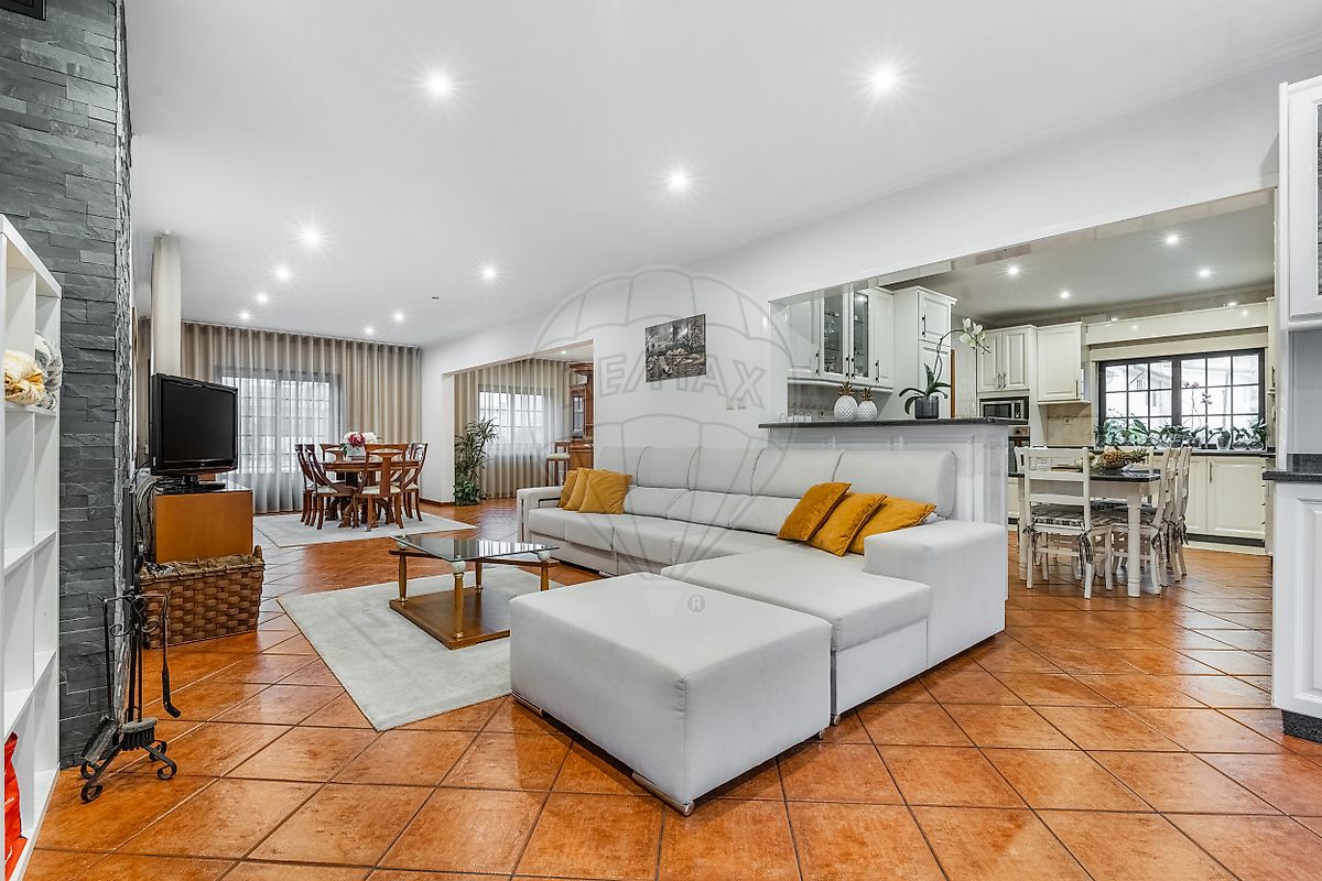 Moradia T4 para venda