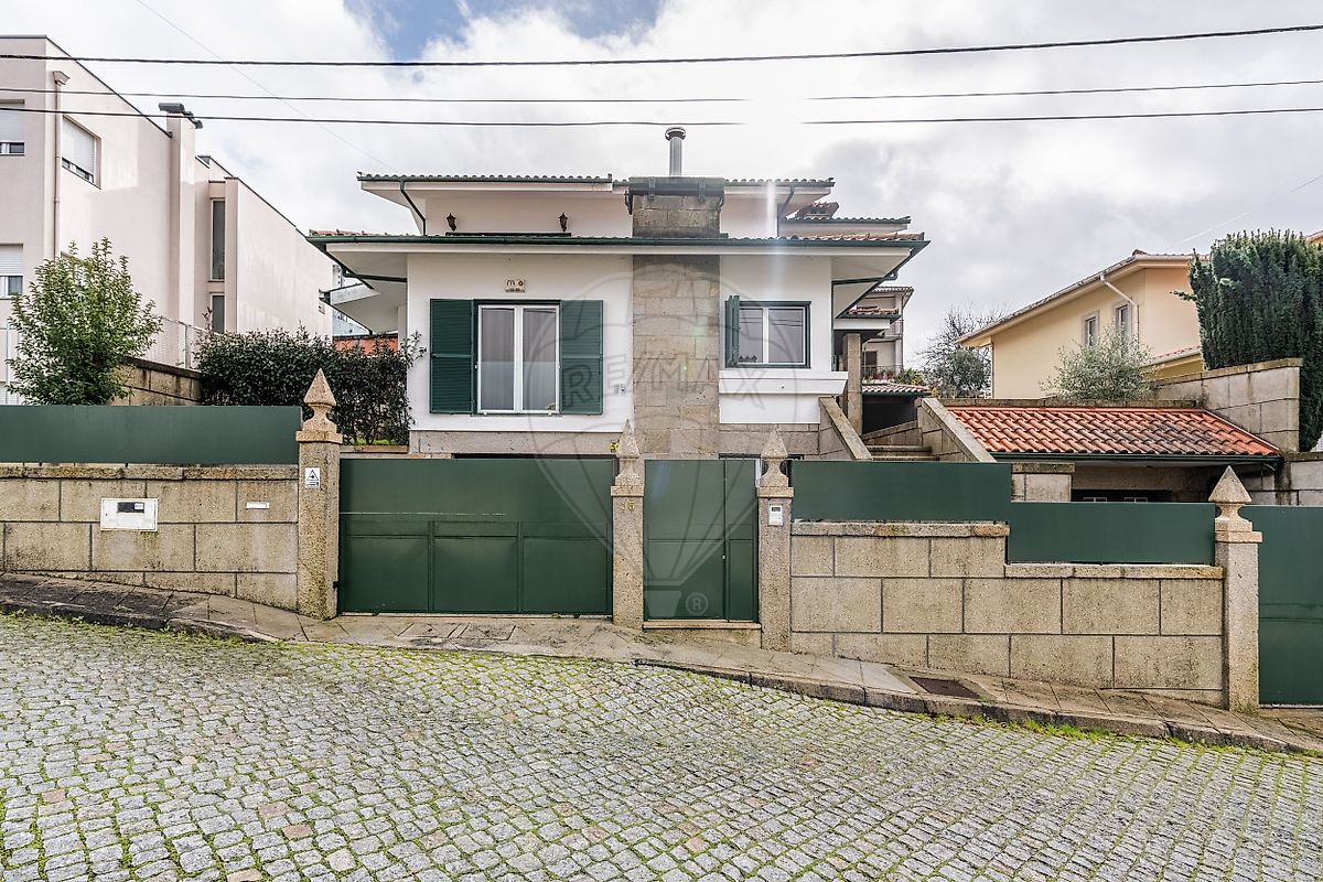 Moradia T5 à venda em Braga