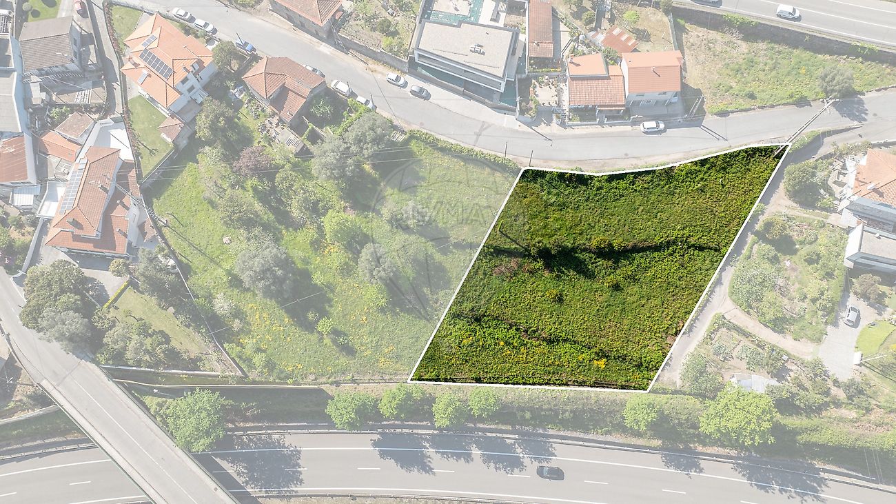 Terreno à venda em Vila Nova de Famalicão