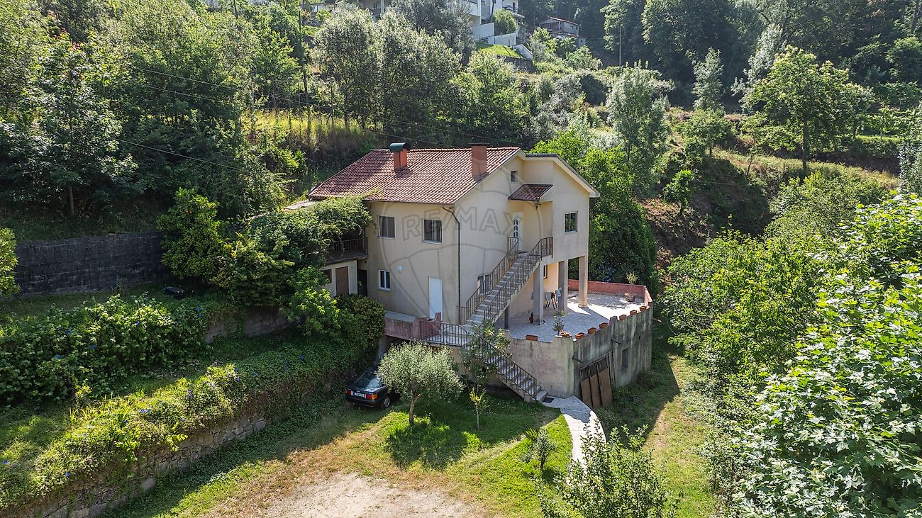 Moradia - Moimenta (Santo André), Terras de Bouro, Braga