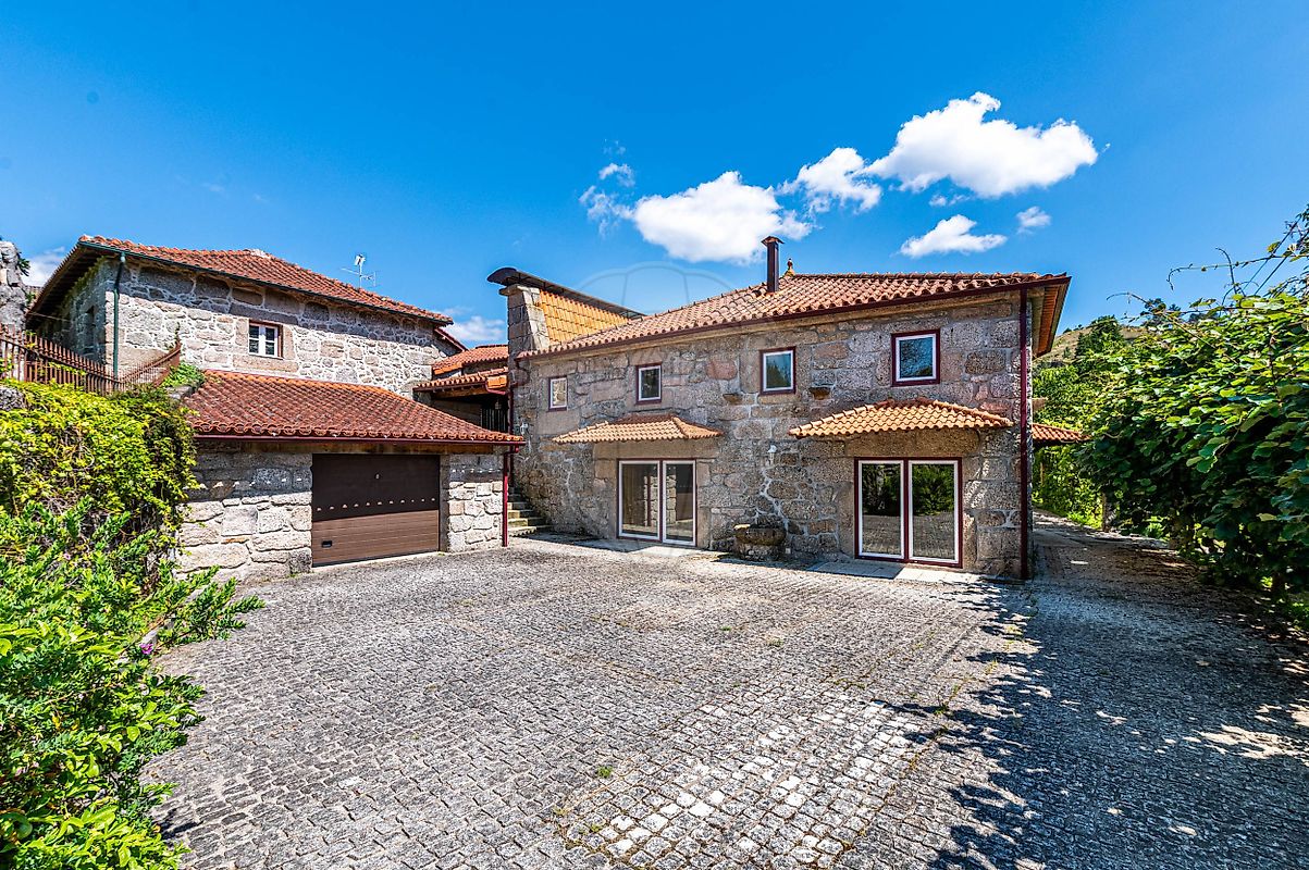 Apartamento T4 à venda em Terras de Bouro