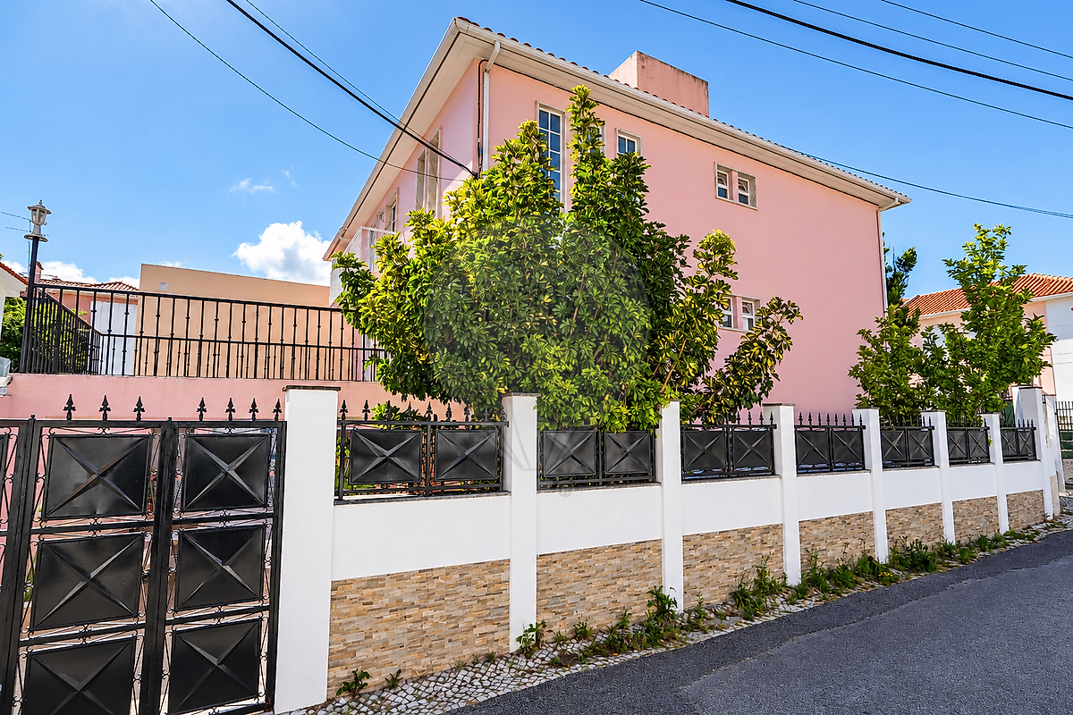 Moradia T6+ em Benfica, €1.350.000
