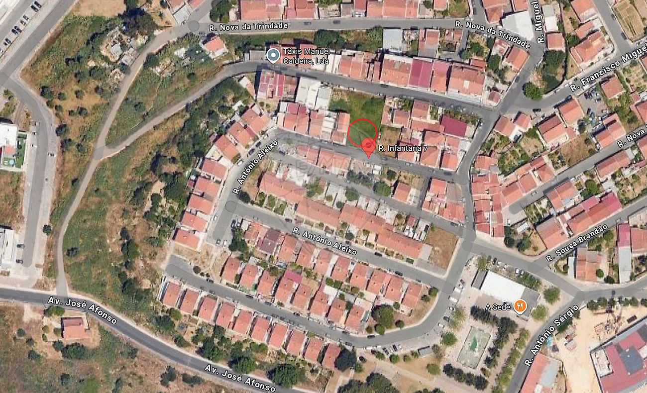 Terreno à venda em Loures