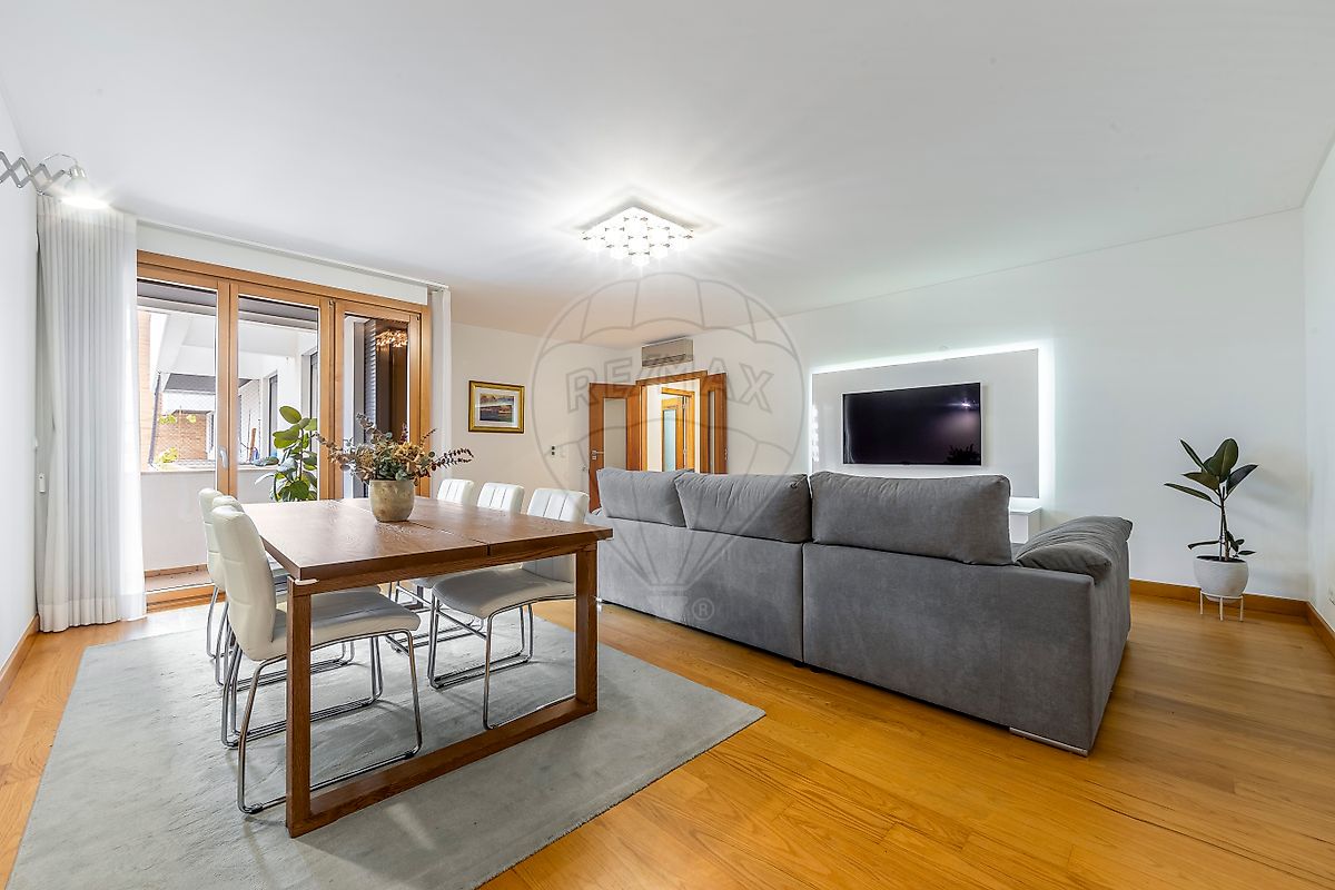 Apartamento T2 à venda em Loures