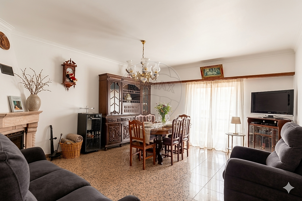 Apartamento T4 à venda em Loures