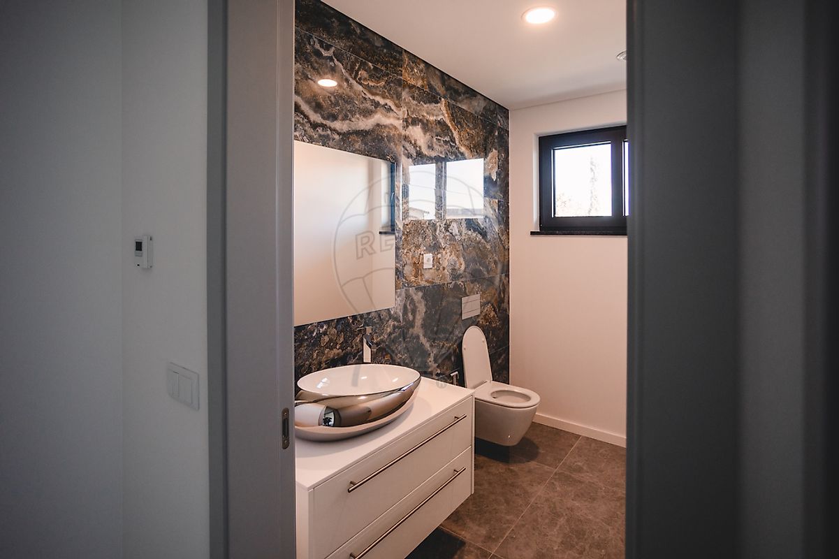 listing 126021123-7 picture-0