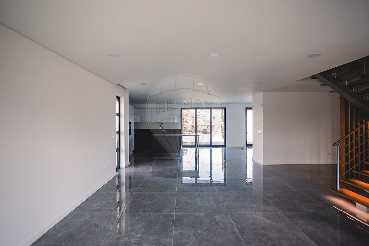 listing 126021123-7 picture-0