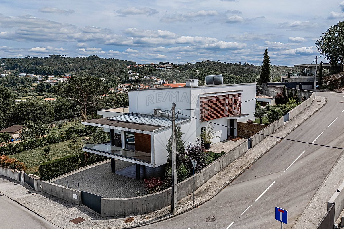 Moradia T5 à venda em Orgens, Viseu — foto 2