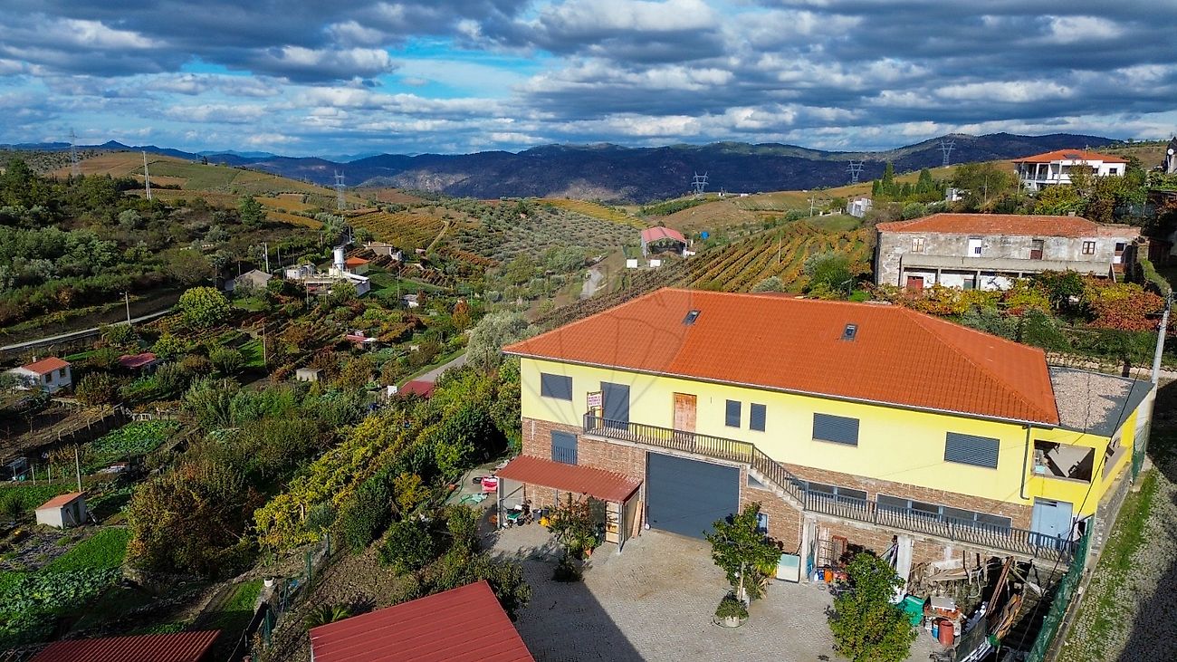 Prédio - São João da Pesqueira e Várzea de Trevões, São João da Pesqueira, Viseu