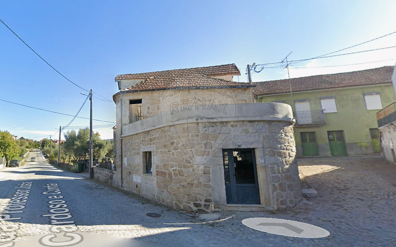 Moradia T4 à venda em Gouveia